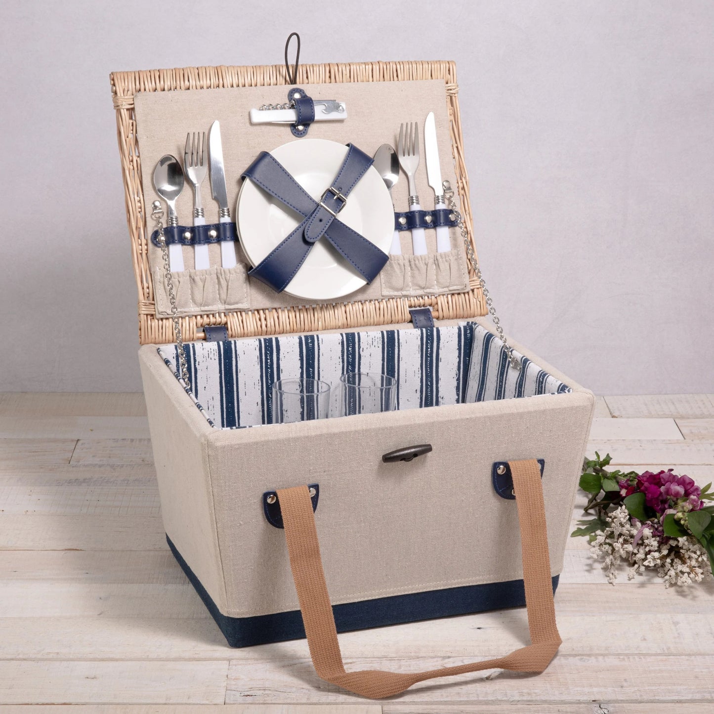 Handwoven Willow & Canvas Picnic Basket – Stylish & Durable