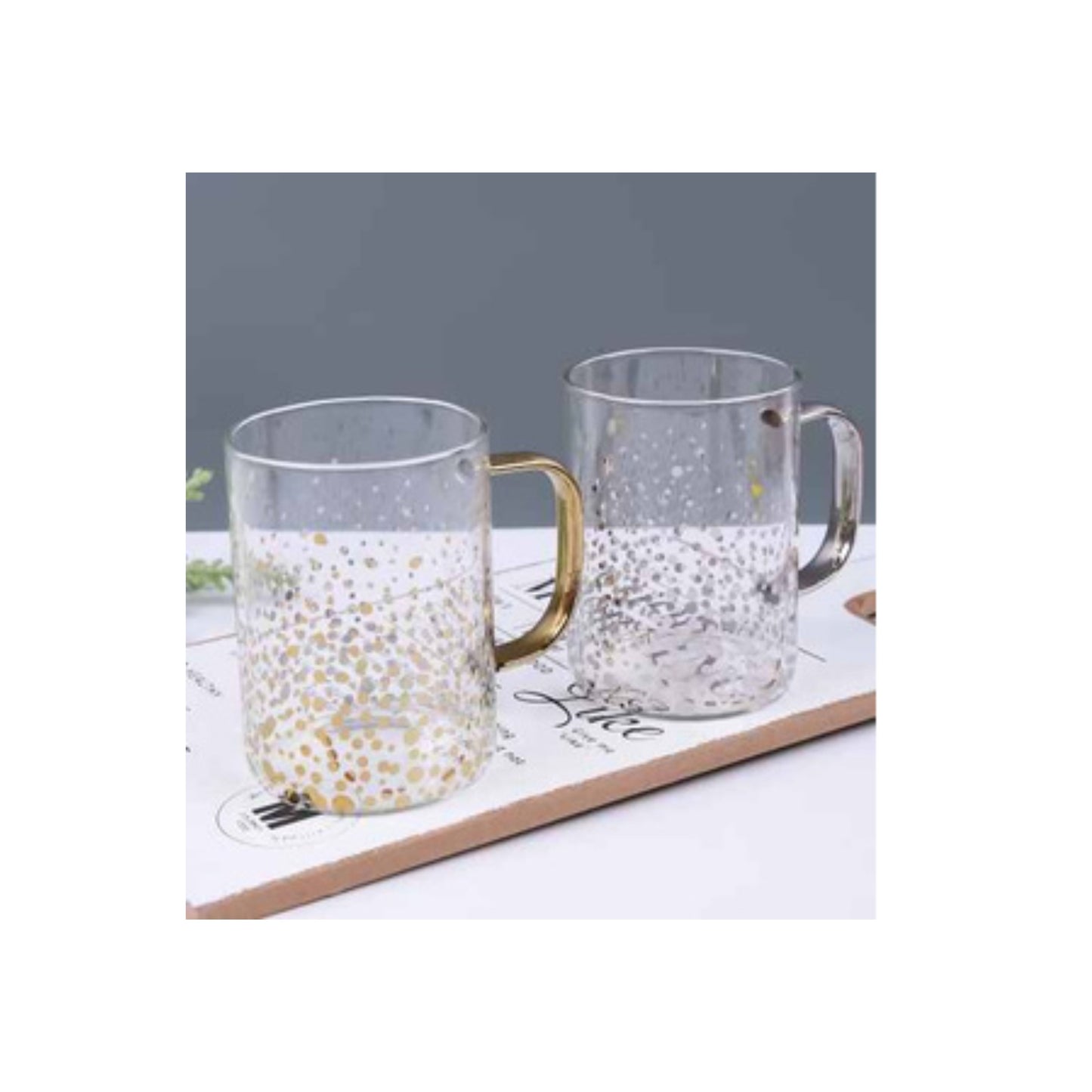 Glass mug with dotted pattern, metallic edge and handle in silver or gold