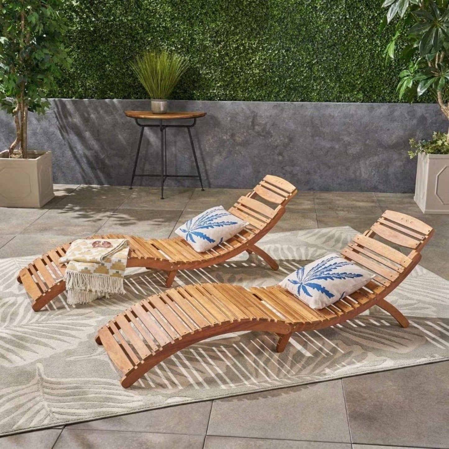 Antique Wooden Lounge Chair – Classic Design