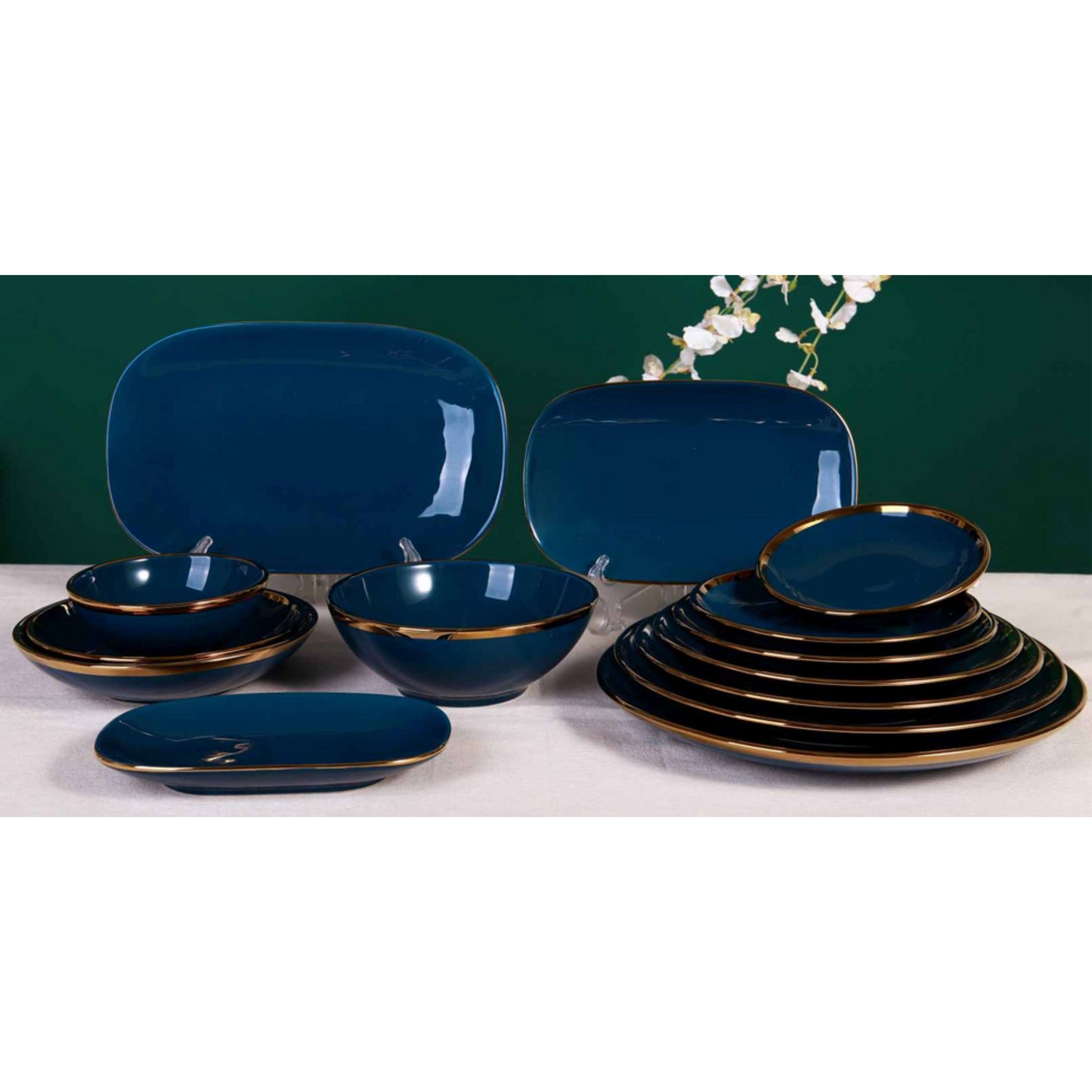 Blue Ceramic Dinnerware Set with Shiny Surface and Golden Edges – 14-Piece Collection