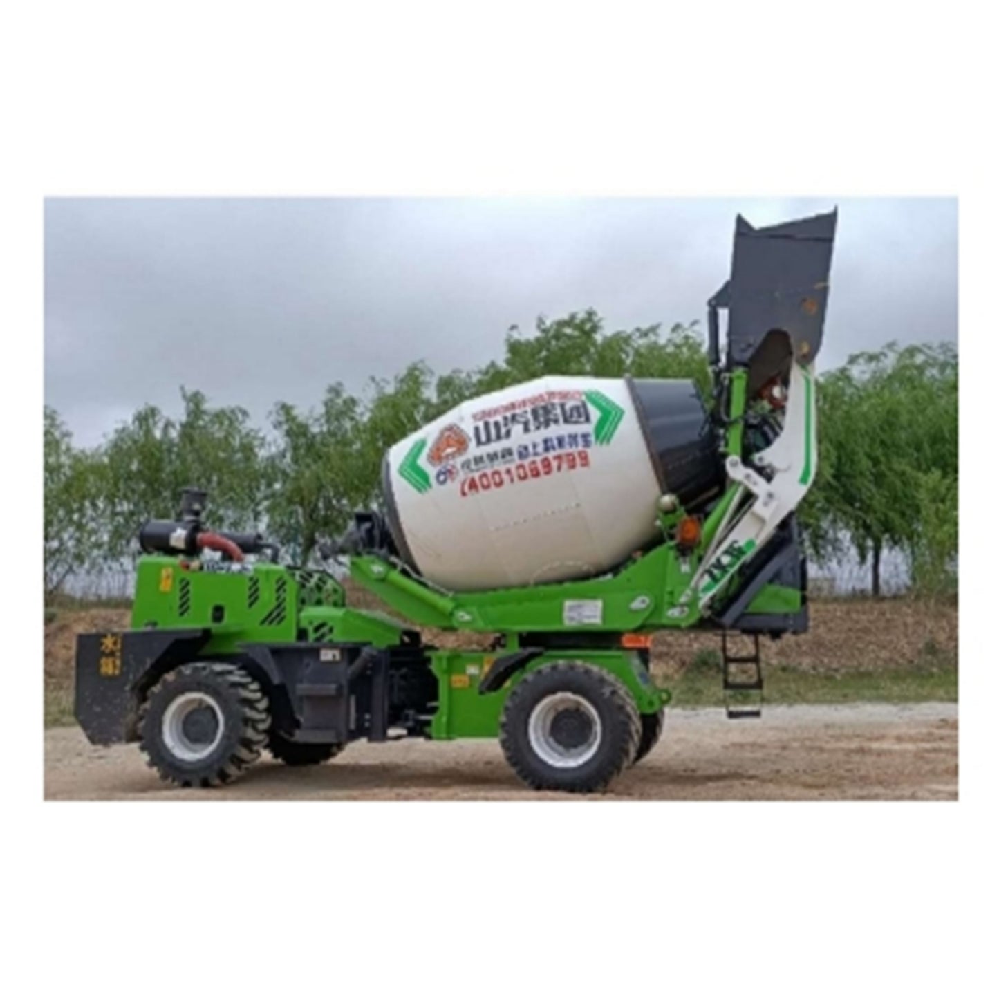 2-Meter Self-Loading Concrete Mixer Truck – Yuchai 4102 Engine with Hydraulic Transmission