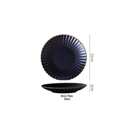 Daisy-shaped stoneware plates in black and vintage green