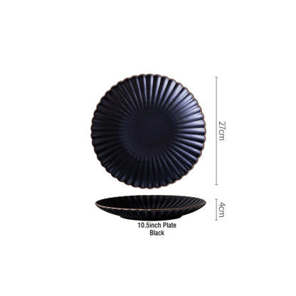 Daisy-shaped stoneware plates in black and vintage green