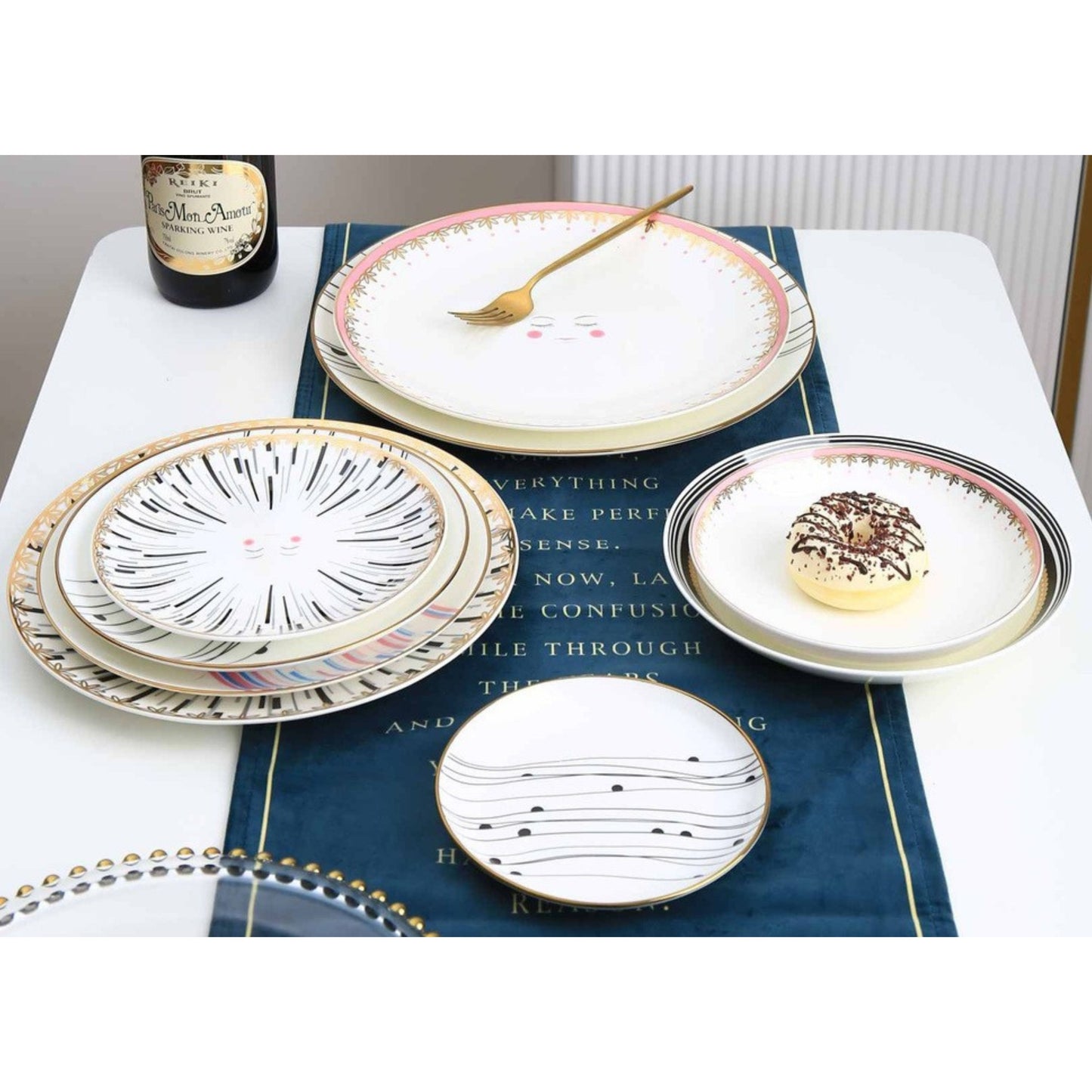 Smiley & Line Pattern White Ceramic Dinnerware Set with Shiny Surface – 9-Piece Collection